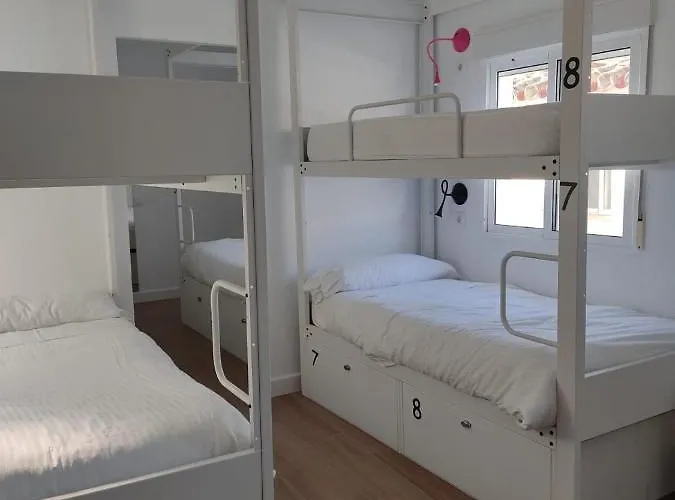 Vivian's Auto Check-in Pensionat 2*