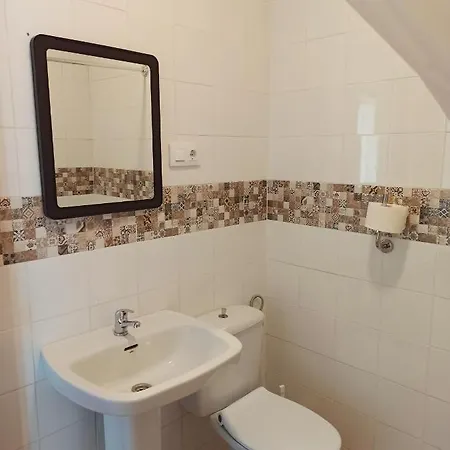 Vivian's Auto Check-in Hostel *