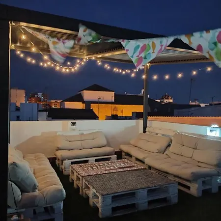 Vivian's Auto Check-in Hostel *