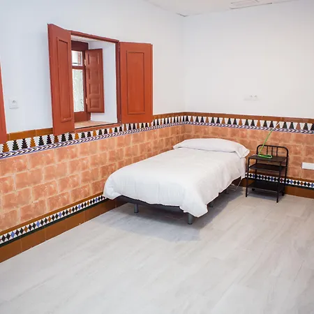 Vivian's Auto Check-in Hostel *