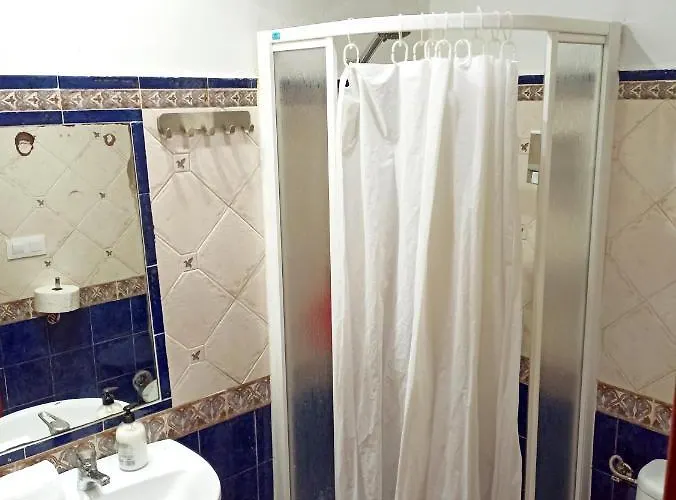 Vivian's Auto Check-in Guest house 2*